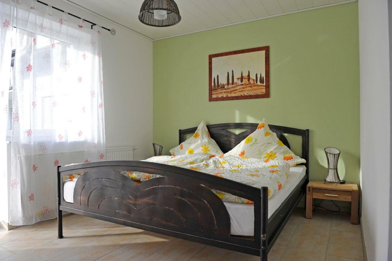 Gaestehaus Vinaria 킨하임 외부 사진